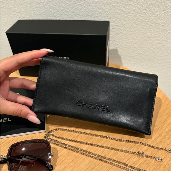 Chanel Classic Square Sunglasses with Chain 4244 - Picture 3 of 12